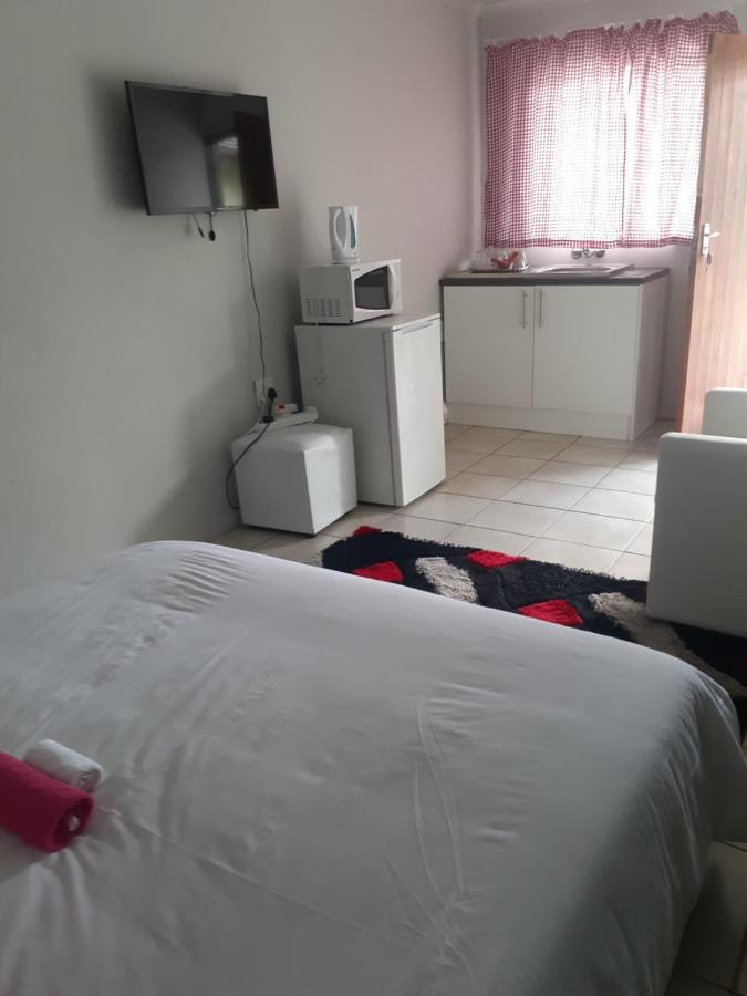Ruros Guest House Kempton Park Exterior photo